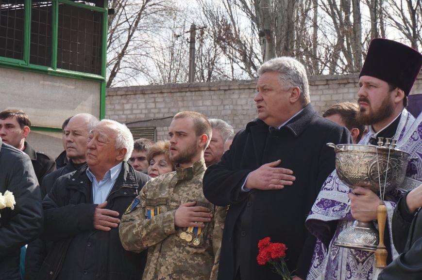 В Криворожском Центре подготовки и переподготовки рабочих кадров увековечили в камне память о своих учениках, погибших в АТО (ФОТО) (фото) - фото 1 В Криворожском Центре подготовки и переподготовки рабочих кадров увековечили в камне память о своих учениках, погибших в АТО (ФОТО) (фото) - фото 1