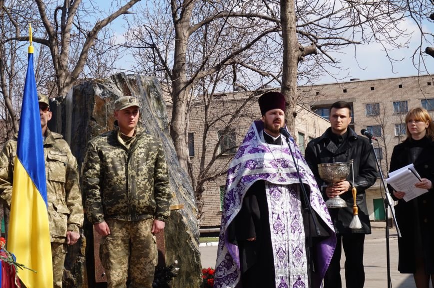 В Криворожском Центре подготовки и переподготовки рабочих кадров увековечили в камне память о своих учениках, погибших в АТО (ФОТО) (фото) - фото 1 В Криворожском Центре подготовки и переподготовки рабочих кадров увековечили в камне память о своих учениках, погибших в АТО (ФОТО) (фото) - фото 1