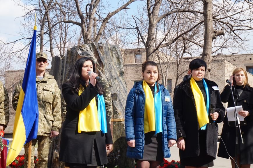 В Криворожском Центре подготовки и переподготовки рабочих кадров увековечили в камне память о своих учениках, погибших в АТО (ФОТО) (фото) - фото 1 В Криворожском Центре подготовки и переподготовки рабочих кадров увековечили в камне память о своих учениках, погибших в АТО (ФОТО) (фото) - фото 1