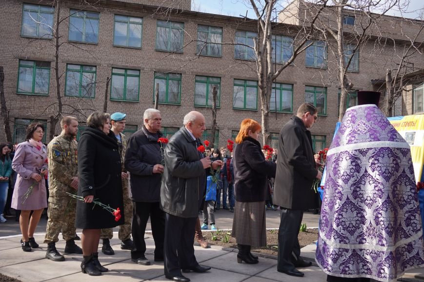 В Криворожском Центре подготовки и переподготовки рабочих кадров увековечили в камне память о своих учениках, погибших в АТО (ФОТО) (фото) - фото 1 В Криворожском Центре подготовки и переподготовки рабочих кадров увековечили в камне память о своих учениках, погибших в АТО (ФОТО) (фото) - фото 1