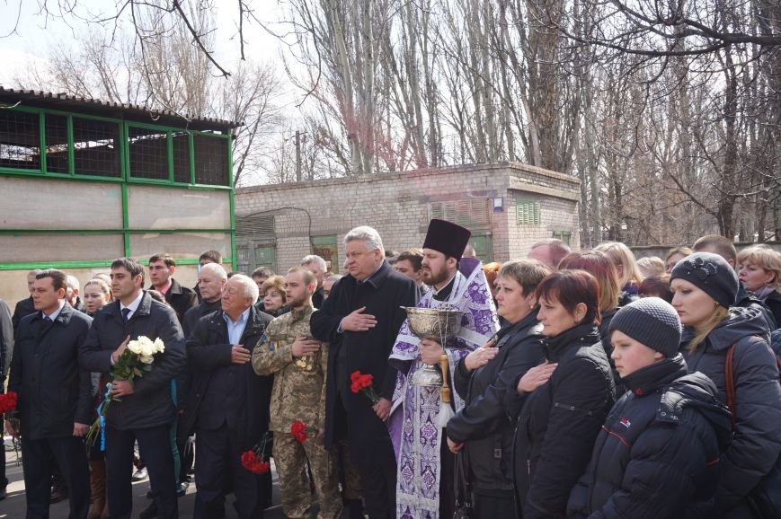 В Криворожском Центре подготовки и переподготовки рабочих кадров увековечили в камне память о своих учениках, погибших в АТО (ФОТО) (фото) - фото 1 В Криворожском Центре подготовки и переподготовки рабочих кадров увековечили в камне память о своих учениках, погибших в АТО (ФОТО) (фото) - фото 1