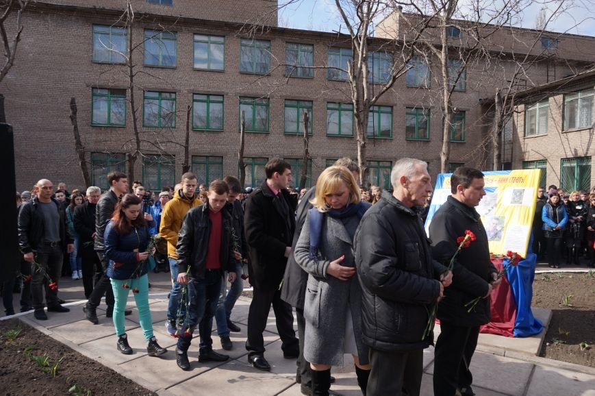 В Криворожском Центре подготовки и переподготовки рабочих кадров увековечили в камне память о своих учениках, погибших в АТО (ФОТО) (фото) - фото 1 В Криворожском Центре подготовки и переподготовки рабочих кадров увековечили в камне память о своих учениках, погибших в АТО (ФОТО) (фото) - фото 1