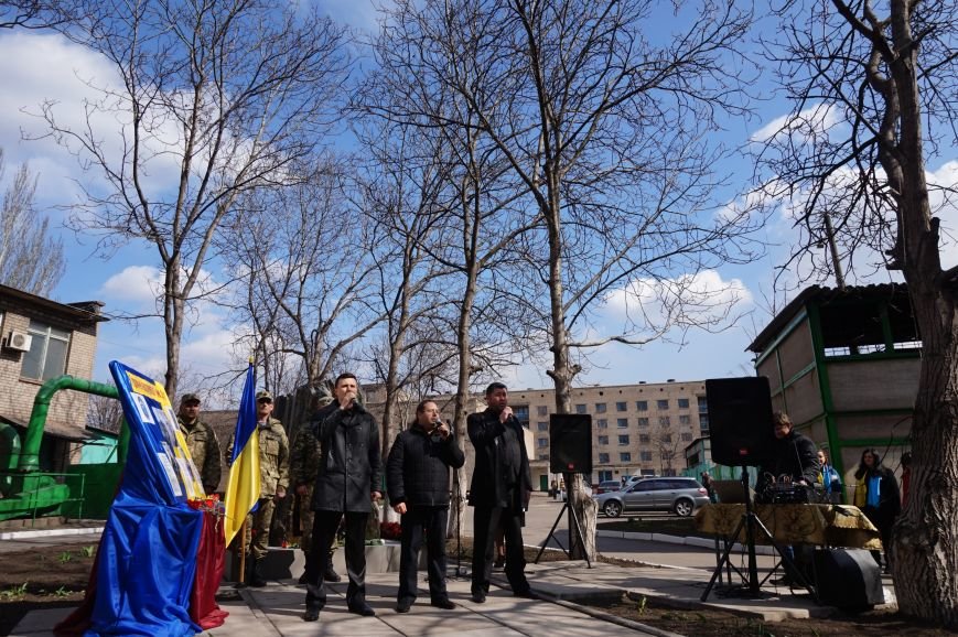 В Криворожском Центре подготовки и переподготовки рабочих кадров увековечили в камне память о своих учениках, погибших в АТО (ФОТО) (фото) - фото 1 В Криворожском Центре подготовки и переподготовки рабочих кадров увековечили в камне память о своих учениках, погибших в АТО (ФОТО) (фото) - фото 1