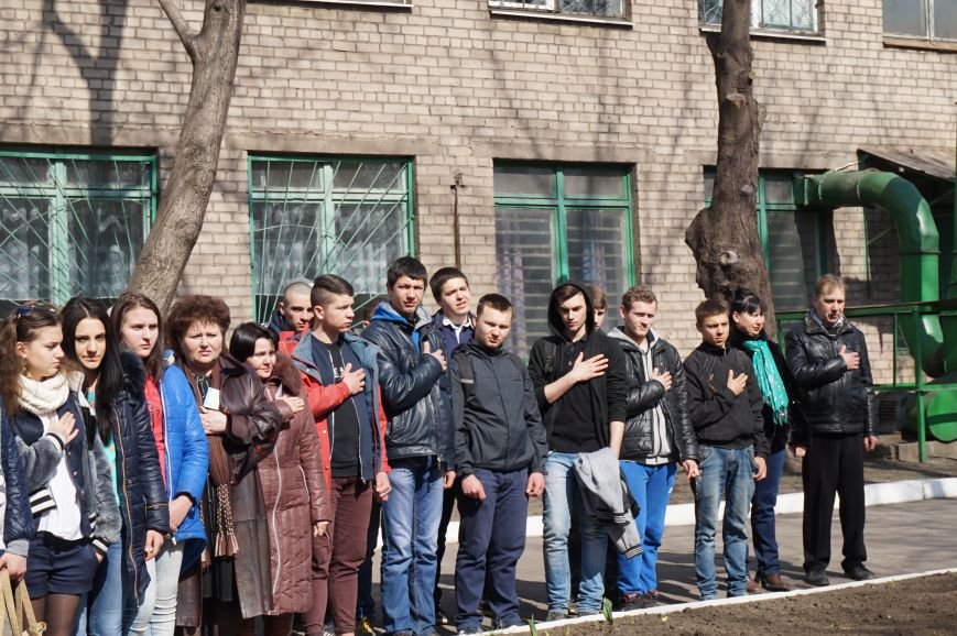 В Криворожском Центре подготовки и переподготовки рабочих кадров увековечили в камне память о своих учениках, погибших в АТО (ФОТО) (фото) - фото 1 В Криворожском Центре подготовки и переподготовки рабочих кадров увековечили в камне память о своих учениках, погибших в АТО (ФОТО) (фото) - фото 1
