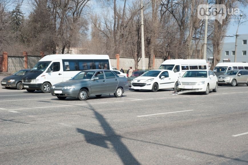 В Кривом Роге: открыли памятный знак погибшим в АТО, райизбиркомы п... В Кривом Роге: открыли памятный знак погибшим в АТО, райизбиркомы получили бюллетени,