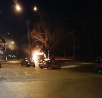 Вночі у Тернополі горіла маршрутка (фото) (фото) - фото 1 Вночі у Тернополі горіла маршрутка (фото) (фото) - фото 1