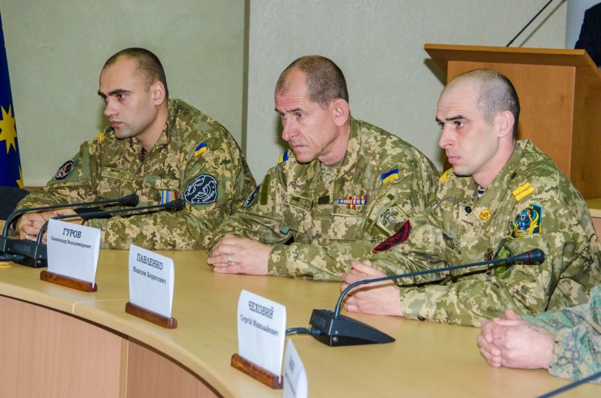 Бойцов 17 бригады и 40 батальона наградили государственными и областными наградами (ФОТО) (фото) - фото 1 Бойцов 17 бригады и 40 батальона наградили государственными и областными наградами (ФОТО) (фото) - фото 1