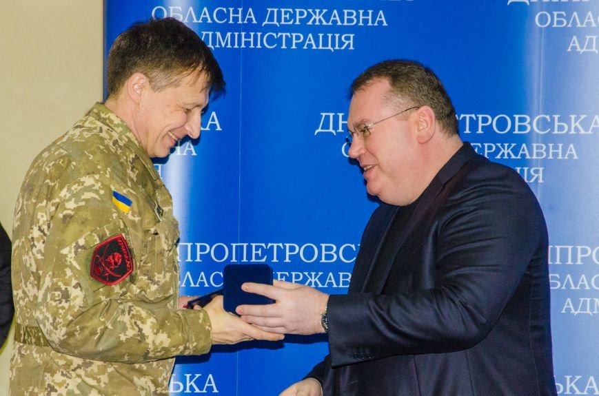 Бойцов 17 бригады и 40 батальона наградили государственными и областными наградами (ФОТО) (фото) - фото 1 Бойцов 17 бригады и 40 батальона наградили государственными и областными наградами (ФОТО) (фото) - фото 1