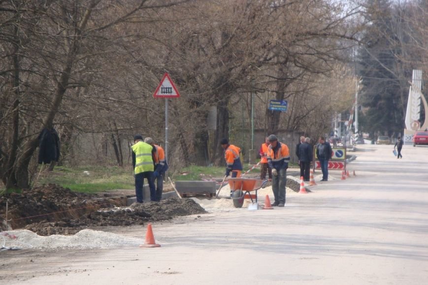 В Симферополе начался ремонт дорожного полотна (ФОТО) (фото) - фото 1