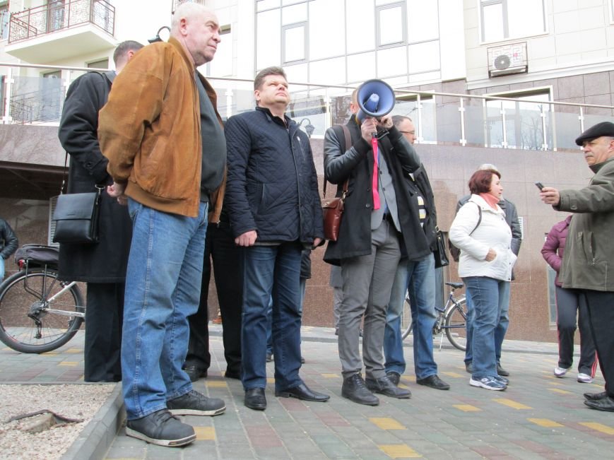 Одесситы забросали яйцами консульство России (ФОТО, ВИДЕО) (фото) - фото 1