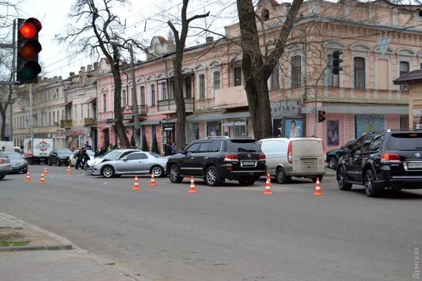 В центре Одессы столкнулись четыре авто: один человек пострадал (ФОТО) (фото) - фото 1