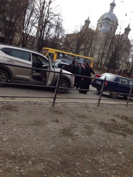 У Тернополі священик влаштував розбірки (фото) (фото) - фото 1 У Тернополі священик влаштував розбірки (фото) (фото) - фото 1