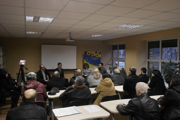 В Димитрове (Мирнограде) обсудили инструменты влияния на местную власть, , вопреки возражениям самих властей (фото) - фото 10 В Димитрове (Мирнограде) обсудили инструменты влияния на местную власть, , вопреки возражениям самих властей (фото) - фото 10