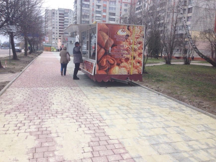 На вулиці Дж.Вашингтона посеред пішохідної зона встановили На вулиці Дж.Вашингтона посеред пішохідної зона встановили
