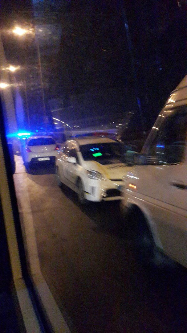 Два резонансных ДТП в Днепропетровске: столкновение на Старом мосту и улице Шевченко (ФОТО) (фото) - фото 3 Два резонансных ДТП в Днепропетровске: столкновение на Старом мосту и улице Шевченко (ФОТО) (фото) - фото 3
