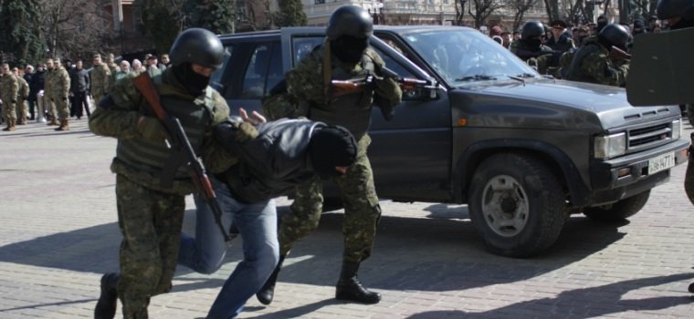 Як у Тернополі знешкоджували терориста? (фото, відео) (фото) - фото 1 Як у Тернополі знешкоджували терориста? (фото, відео) (фото) - фото 1