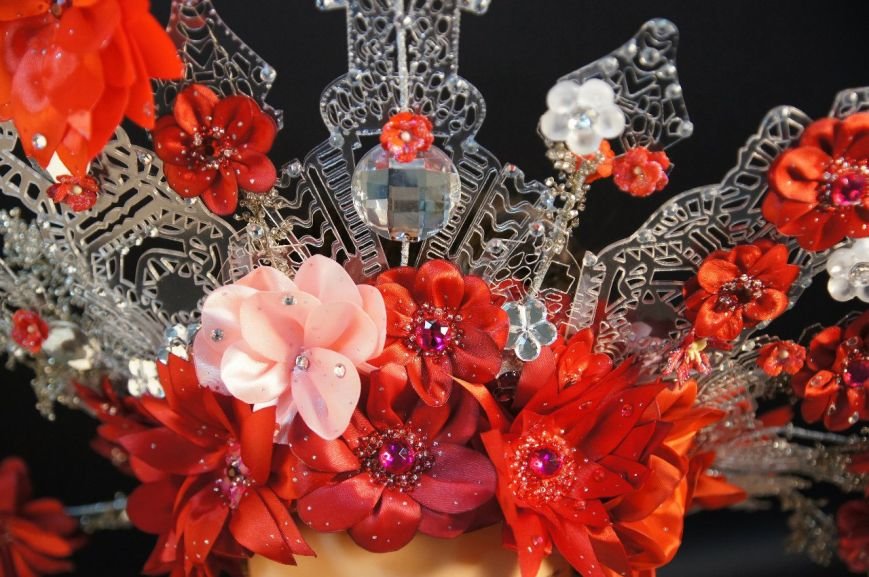 Ульяновская рукодельница сделала венец из фильма «Восхождение Юпитер» (фото) - фото 1