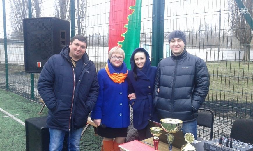 В Авдеевке состоялось торжественное открытие спортивных соревнований по футболу на кубок Сапронова (ФОТО) (фото) - фото 1 В Авдеевке состоялось торжественное открытие спортивных соревнований по футболу на кубок Сапронова (ФОТО) (фото) - фото 1