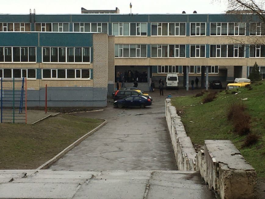 Начало голосования в Кривом Роге: избиратели к 8 утра пришли на участки (ФОТО) (фото) - фото 1 Начало голосования в Кривом Роге: избиратели к 8 утра пришли на участки (ФОТО) (фото) - фото 1