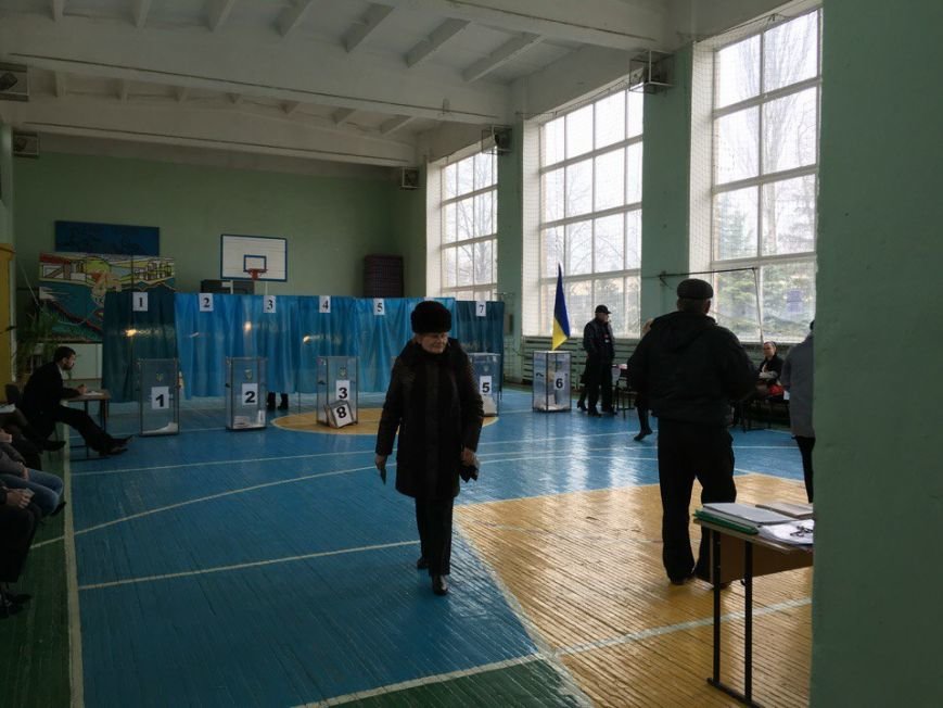 В горизбирком Кривого Рога поступило сообщение о том, что на избирательном участке обнаружен подозрительный пакет (ФОТО, ДОПОЛНЕНО) (фото) - фото 1 В горизбирком Кривого Рога поступило сообщение о том, что на избирательном участке обнаружен подозрительный пакет (ФОТО, ДОПОЛНЕНО) (фото) - фото 1