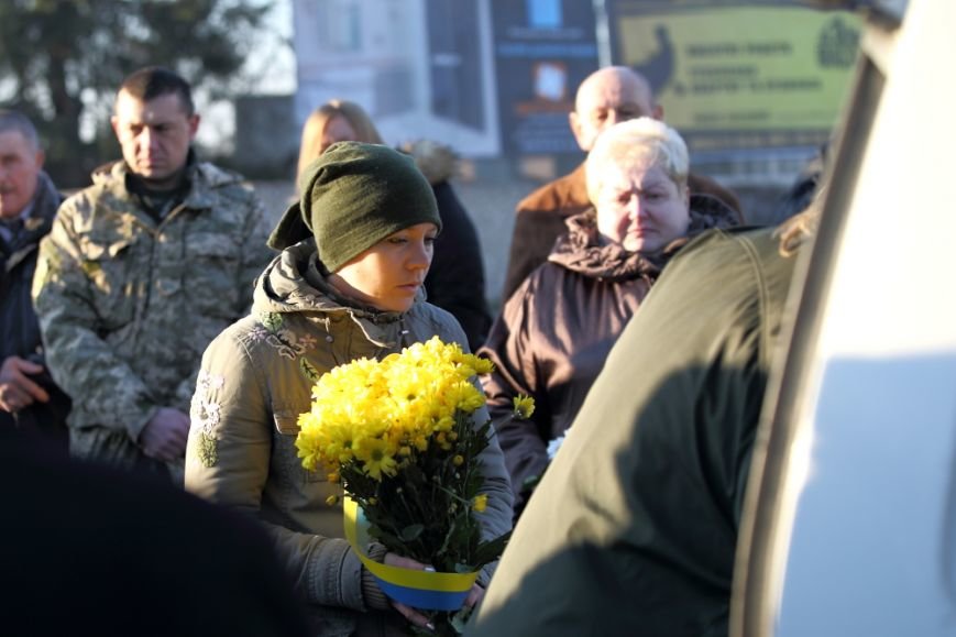 У Тернополі сьогодні зранку на Збаразькому кільці зустріли тіло загиблого героя (фото) (фото) - фото 1 У Тернополі сьогодні зранку на Збаразькому кільці зустріли тіло загиблого героя (фото) (фото) - фото 1