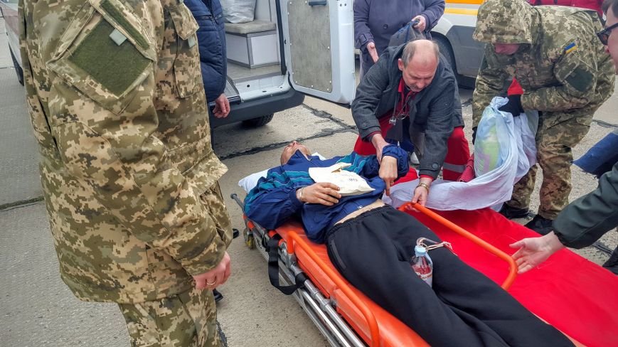Из Донбасса в Одессу прибыл борт с 12 бойцами: пять тяжелых (ФОТО) (фото) - фото 1