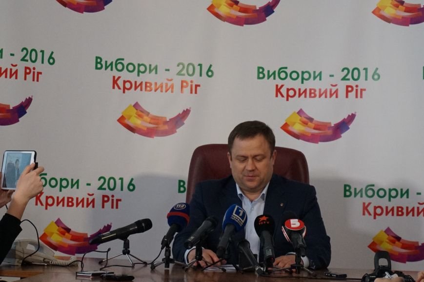 Уже на 6,9 % по данным на 16:00 явка криворожан выше, чем на предыдущих выборах по данным на 20:00, - Павел Гивель (ФОТО) (фото) - фото 1 Уже на 6,9 % по данным на 16:00 явка криворожан выше, чем на предыдущих выборах по данным на 20:00, - Павел Гивель (ФОТО) (фото) - фото 1