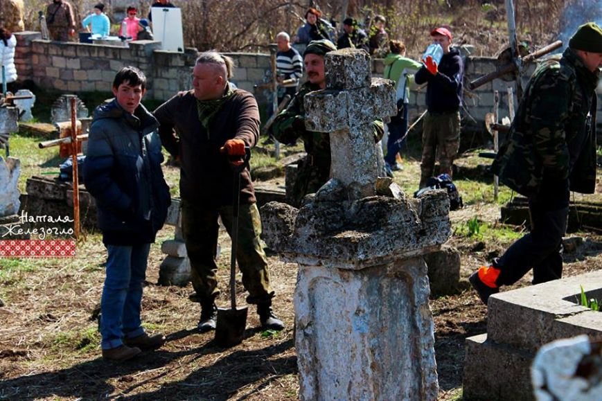 Вместе – сила! Одесские патриоты привели в порядок старинное казацкое кладбище (ФОТО) (фото) - фото 2