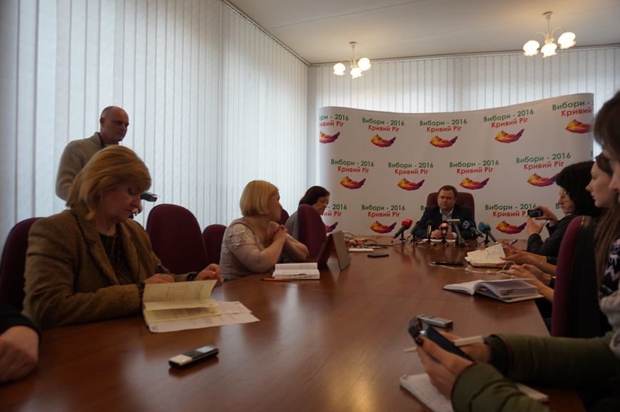 Интриги на выборах не получилось: в Кривом Роге обработали последний протокол и сообщили результаты голосования(ФОТО) (фото) - фото 3 Интриги на выборах не получилось: в Кривом Роге обработали последний протокол и сообщили результаты голосования(ФОТО) (фото) - фото 3