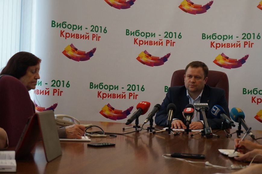 Интриги на выборах не получилось: в Кривом Роге обработали последний протокол и сообщили результаты голосования(ФОТО) (фото) - фото 4 Интриги на выборах не получилось: в Кривом Роге обработали последний протокол и сообщили результаты голосования(ФОТО) (фото) - фото 4