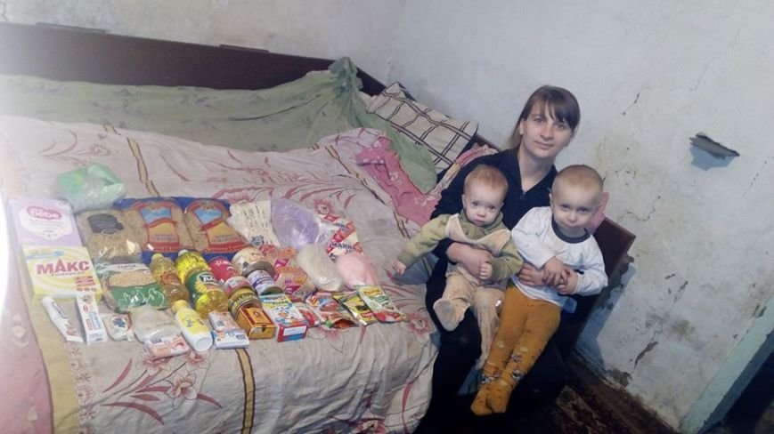Макеевские воины-афганцы и волонтеры доставили гуманитарную помощь в разбитый войной поселок (фото) - фото 3