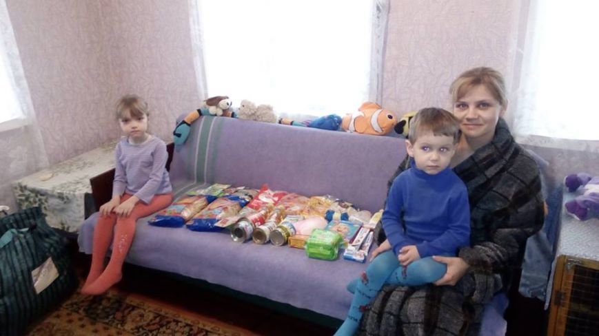 Макеевские воины-афганцы и волонтеры доставили гуманитарную помощь в разбитый войной поселок (фото) - фото 2