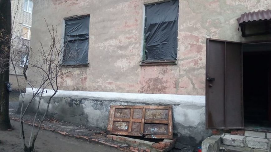 Макеевские воины-афганцы и волонтеры доставили гуманитарную помощь в разбитый войной поселок (фото) - фото 6
