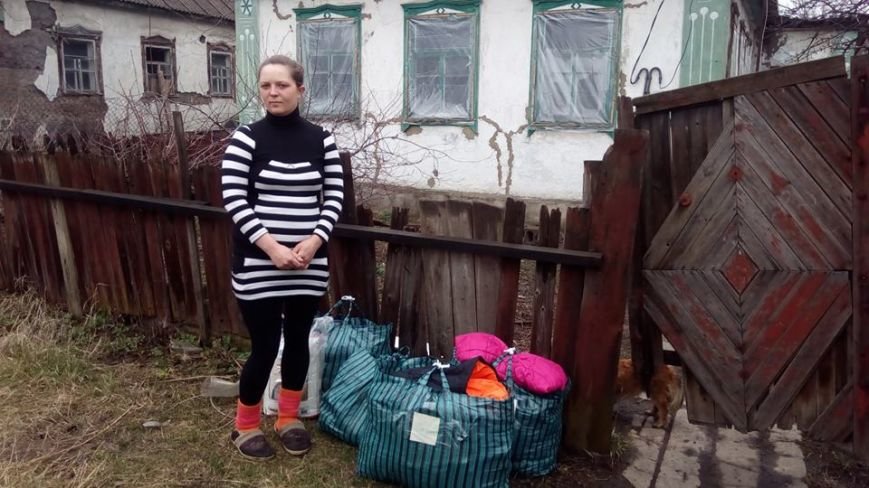 Макеевские воины-афганцы и волонтеры доставили гуманитарную помощь в разбитый войной поселок (фото) - фото 1