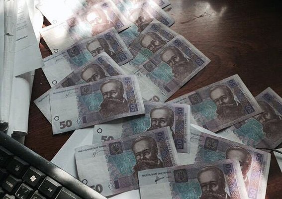 Как решаются вопросы ДТП в Днепре: на взятке погорел подполковник полиции (ФОТО) (фото) - фото 1 Как решаются вопросы ДТП в Днепре: на взятке погорел подполковник полиции (ФОТО) (фото) - фото 1