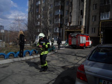 На проспекте Лобановского загорелся жилой дом (ФОТО) (фото) - фото 1 На проспекте Лобановского загорелся жилой дом (ФОТО) (фото) - фото 1