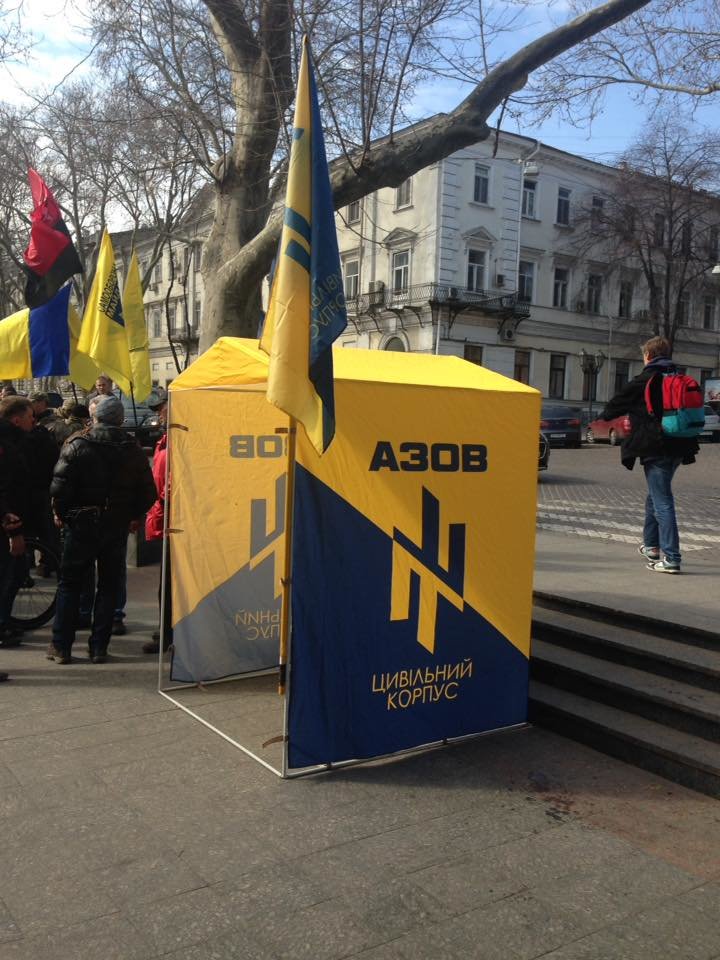 Одесские активисты повесили на дереве чучело прокурора (ФОТО) (фото) - фото 1