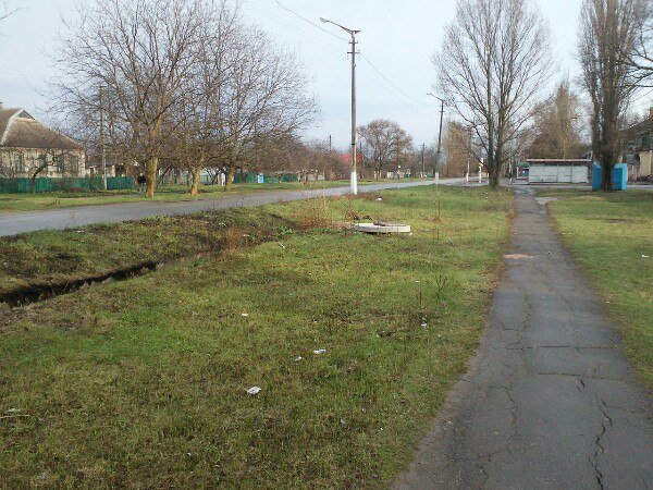 После обращения криворожан в СМИ дорога в школу стала безопаснее (ФОТО) (фото) - фото 1 После обращения криворожан в СМИ дорога в школу стала безопаснее (ФОТО) (фото) - фото 1