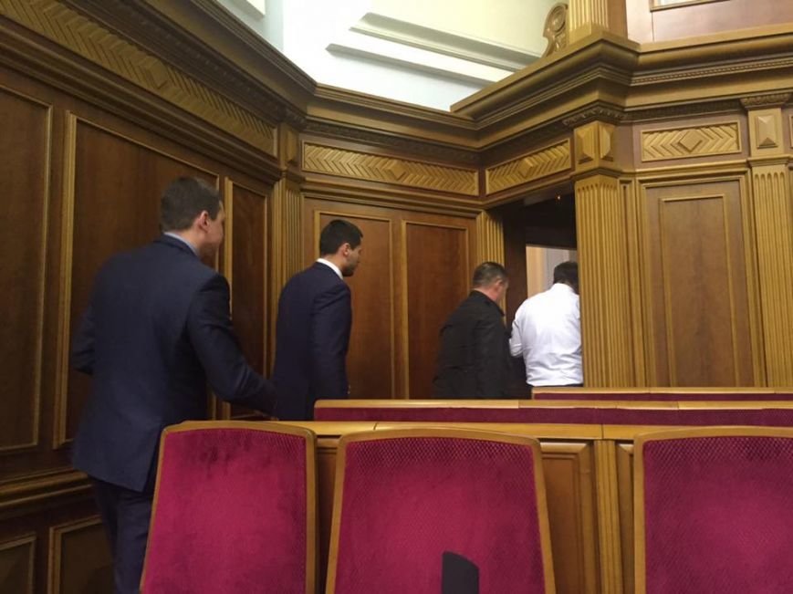 Фото дня: Одесского судью арестовывают в здании Парламента (ФОТО) (фото) - фото 1