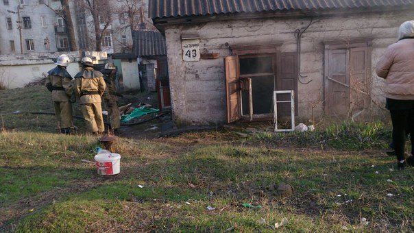 Спасатели тушили горящий матрас и мусор на улице Лесопильной в Днепродзержинске (фото) - фото 4 Спасатели тушили горящий матрас и мусор на улице Лесопильной в Днепродзержинске (фото) - фото 4