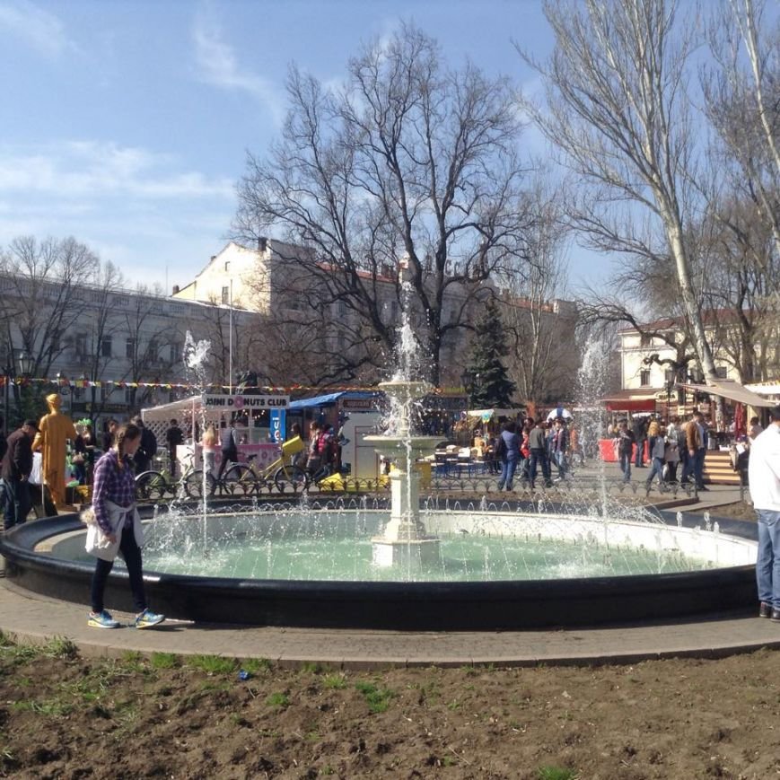 В центре Одессы запустили фонтаны (ФОТО) (фото) - фото 1