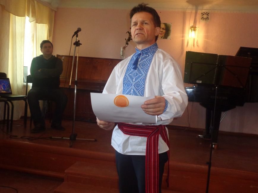 «Єдиний, хто не стомлюється - час. А ми – живі, нам треба поспішати» - в Красноармейске прошел творческий вечер, посвященный Лине Костенко (фото) - фото 15 «Єдиний, хто не стомлюється - час. А ми – живі, нам треба поспішати» - в Красноармейске прошел творческий вечер, посвященный Лине Костенко (фото) - фото 15