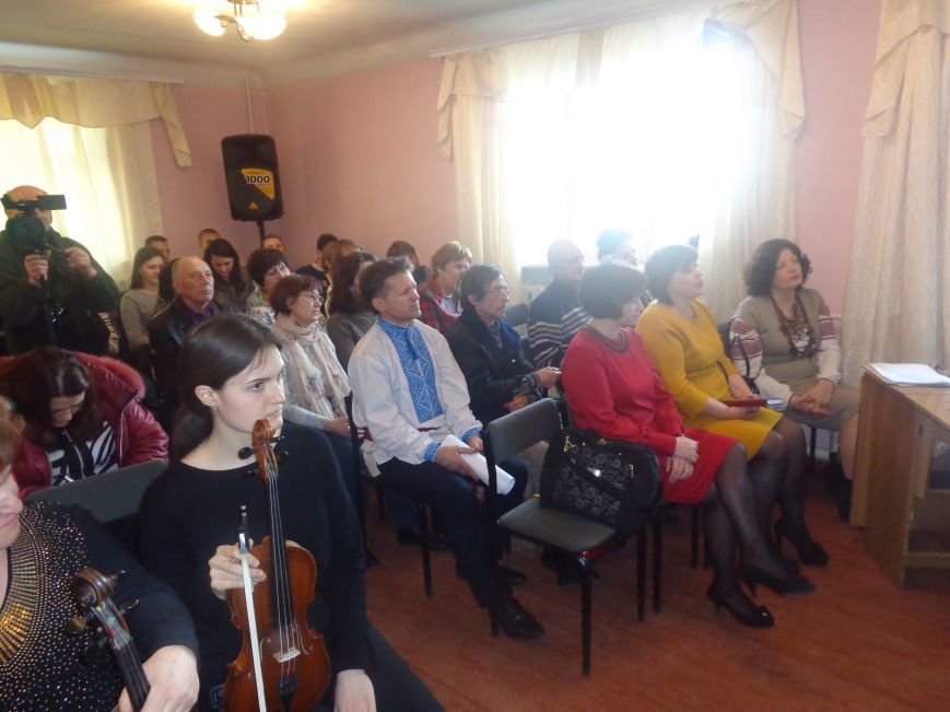 «Єдиний, хто не стомлюється - час. А ми – живі, нам треба поспішати» - в Красноармейске прошел творческий вечер, посвященный Лине Костенко (фото) - фото 13 «Єдиний, хто не стомлюється - час. А ми – живі, нам треба поспішати» - в Красноармейске прошел творческий вечер, посвященный Лине Костенко (фото) - фото 13