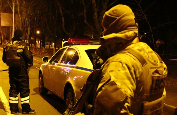 Погоня в Мариуполе: полицейские догнали скутер с похитителями телефонного кабеля (ФОТО) (фото) - фото 1 Погоня в Мариуполе: полицейские догнали скутер с похитителями телефонного кабеля (ФОТО) (фото) - фото 1