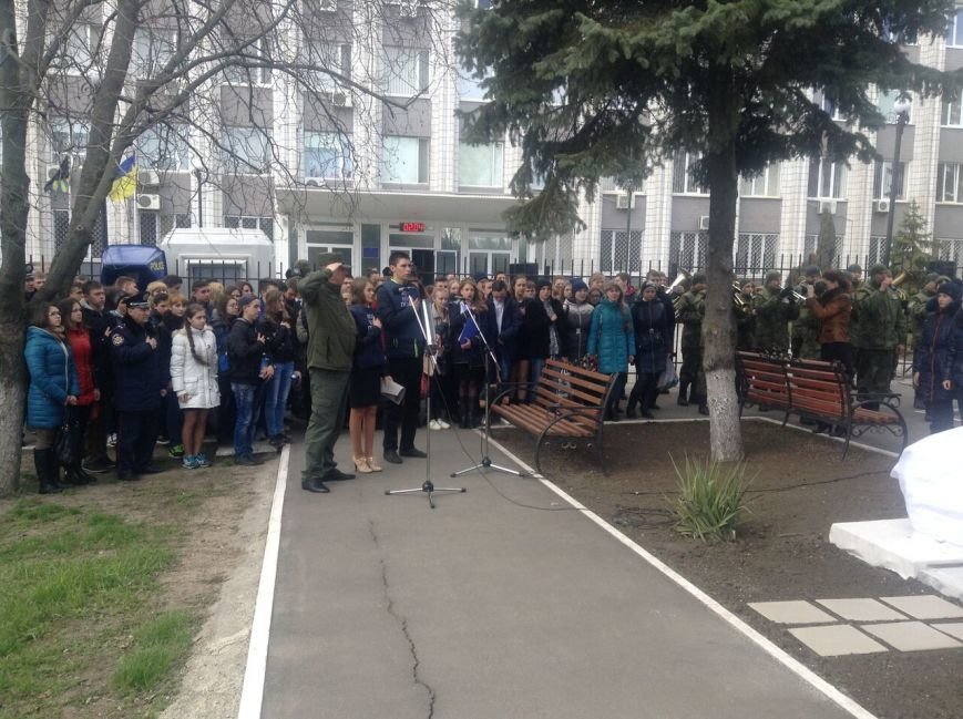 В Мариуполе юные полицейские заложили капсулу времени (ФОТО+ВИДЕО) (фото) - фото 1 В Мариуполе юные полицейские заложили капсулу времени (ФОТО+ВИДЕО) (фото) - фото 1