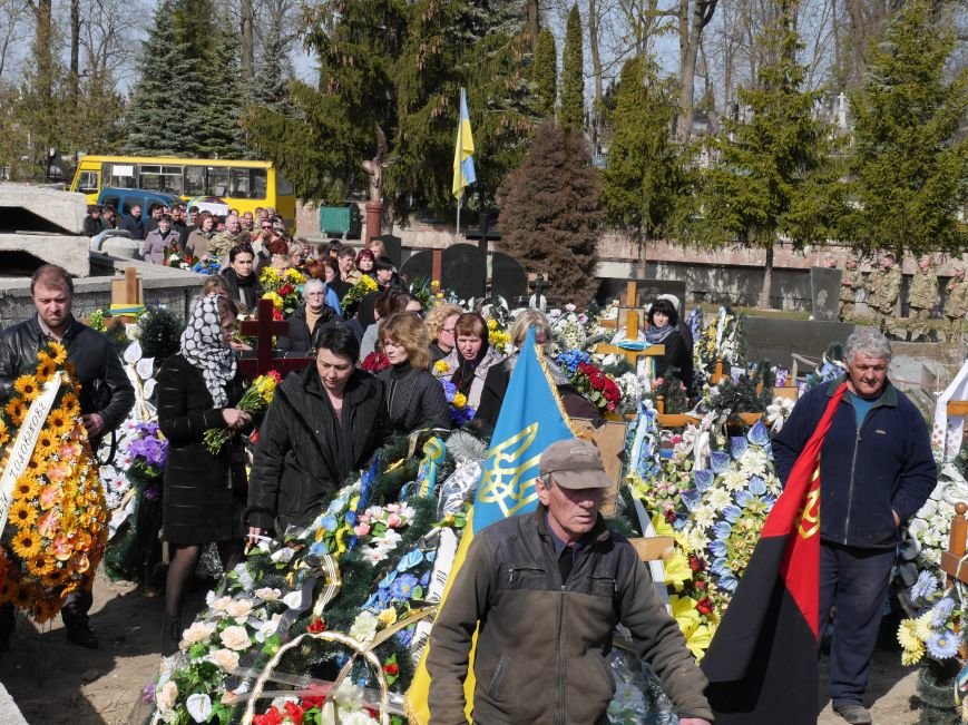 У Тернополі провели в останню путь військового лікаря Михайла Стасіва (Фоторепортаж) (фото) - фото 1 У Тернополі провели в останню путь військового лікаря Михайла Стасіва (Фоторепортаж) (фото) - фото 1