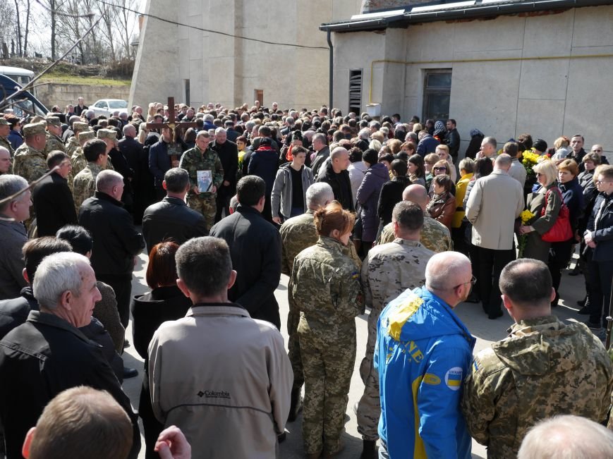 У Тернополі провели в останню путь військового лікаря Михайла Стасіва (Фоторепортаж) (фото) - фото 1 У Тернополі провели в останню путь військового лікаря Михайла Стасіва (Фоторепортаж) (фото) - фото 1