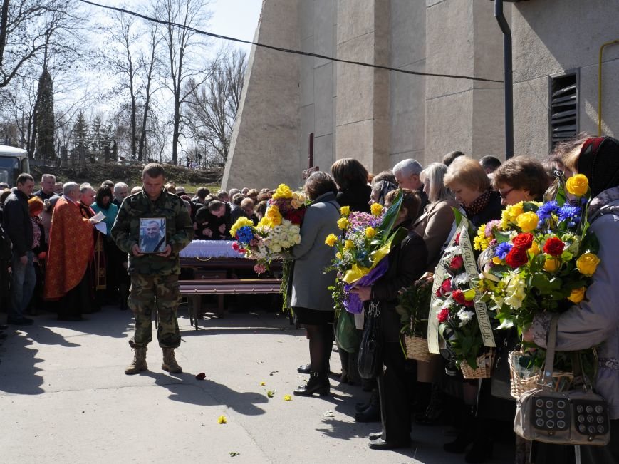 У Тернополі провели в останню путь військового лікаря Михайла Стасіва (Фоторепортаж) (фото) - фото 1 У Тернополі провели в останню путь військового лікаря Михайла Стасіва (Фоторепортаж) (фото) - фото 1