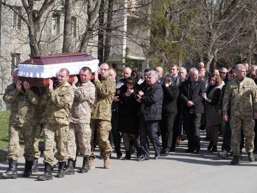 У Тернополі провели в останню путь військового лікаря Михайла Стасіва (Фоторепортаж) (фото) - фото 1 У Тернополі провели в останню путь військового лікаря Михайла Стасіва (Фоторепортаж) (фото) - фото 1
