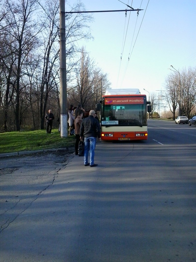 В Кривом Роге на маршруте №288 очередная поломка: В Кривом Роге на маршруте №288 очередная поломка: